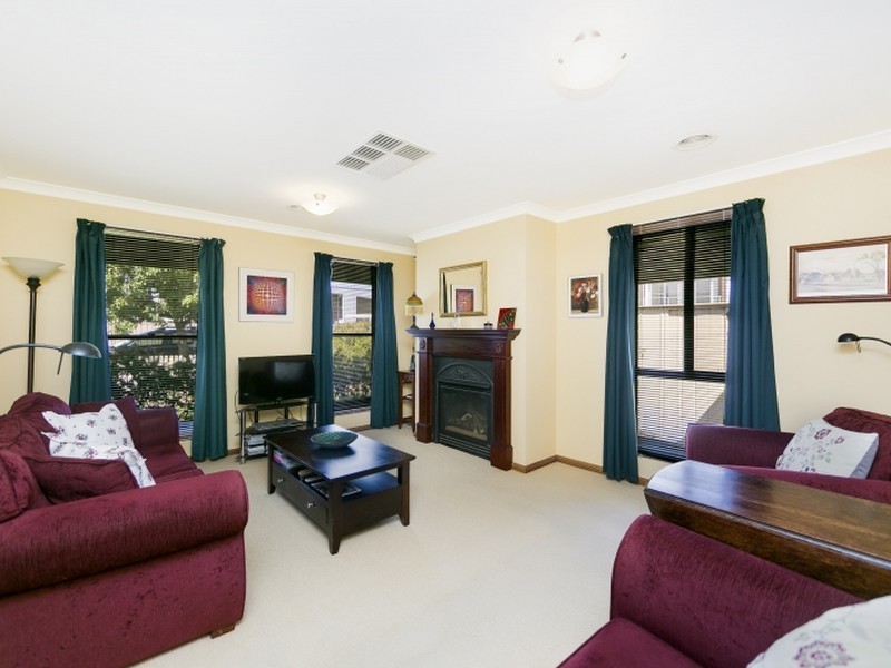 44 Stonehaven Circuit, Queanbeyan NSW 2620