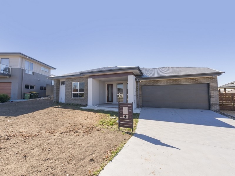 17 Bailey Crescent, Googong NSW 2620