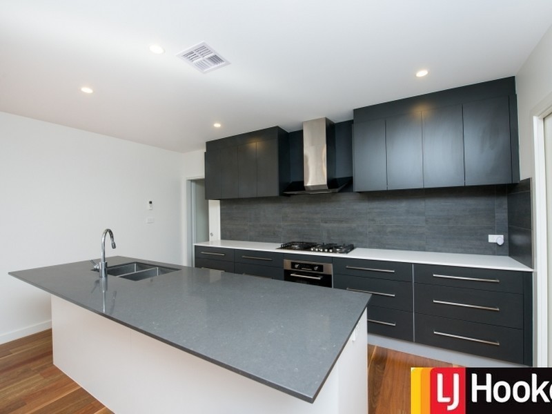 17 Bailey Crescent, Googong NSW 2620