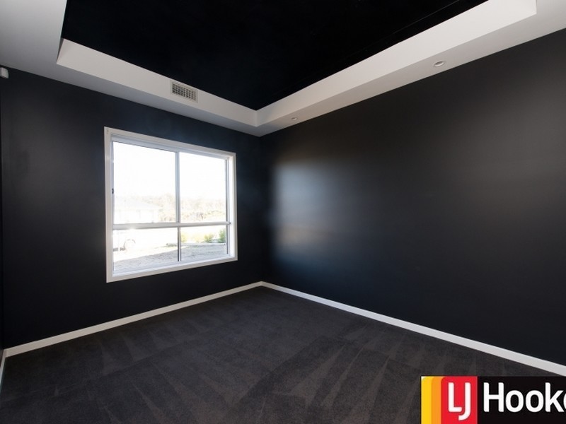 17 Bailey Crescent, Googong NSW 2620