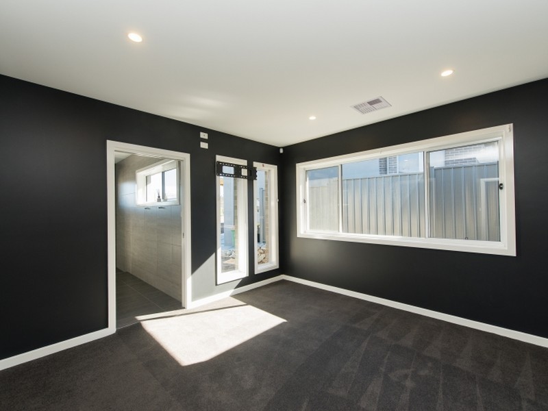 17 Bailey Crescent, Googong NSW 2620