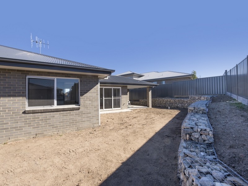 17 Bailey Crescent, Googong NSW 2620