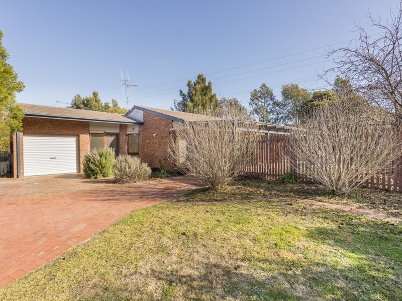 14 Russell Place, Queanbeyan NSW 2620