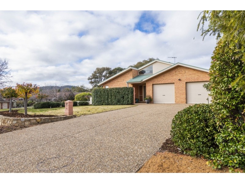 6 Stromlo Place, Jerrabomberra NSW 2619