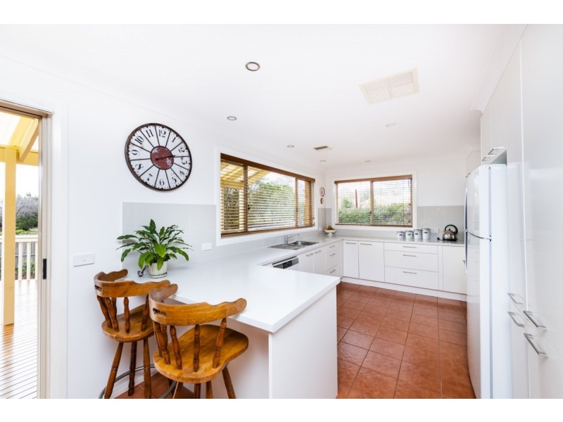 6 Stromlo Place, Jerrabomberra NSW 2619