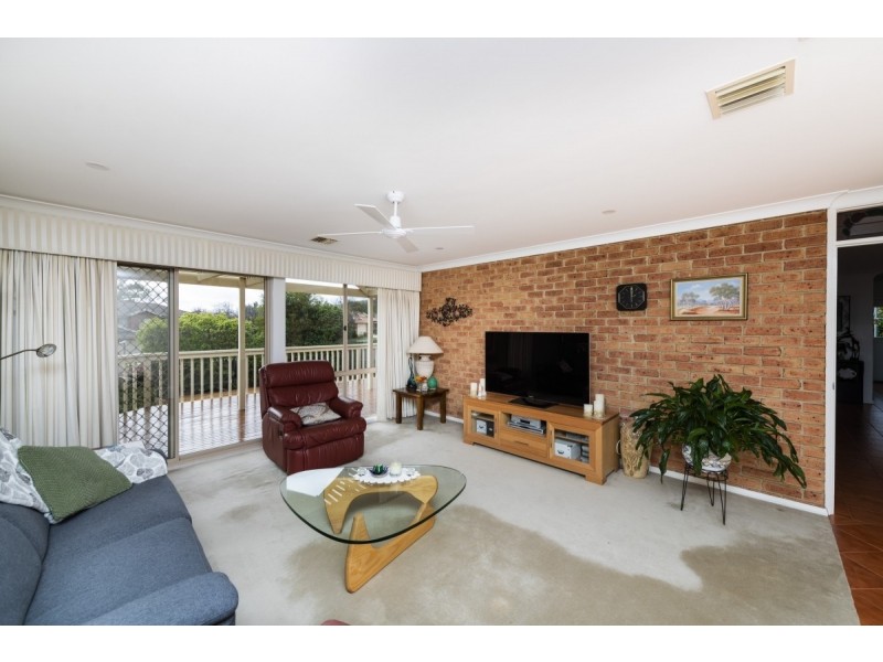 6 Stromlo Place, Jerrabomberra NSW 2619