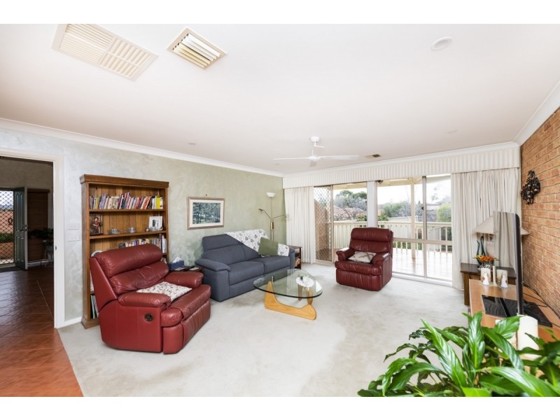 6 Stromlo Place, Jerrabomberra NSW 2619
