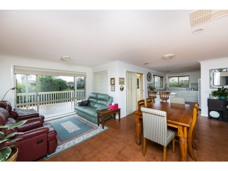 6 Stromlo Place, Jerrabomberra NSW 2619