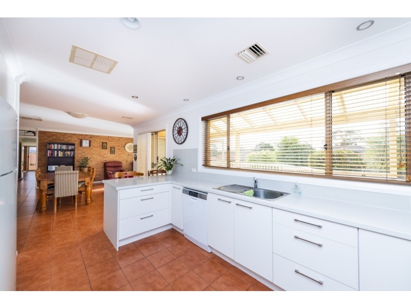 6 Stromlo Place, Jerrabomberra NSW 2619
