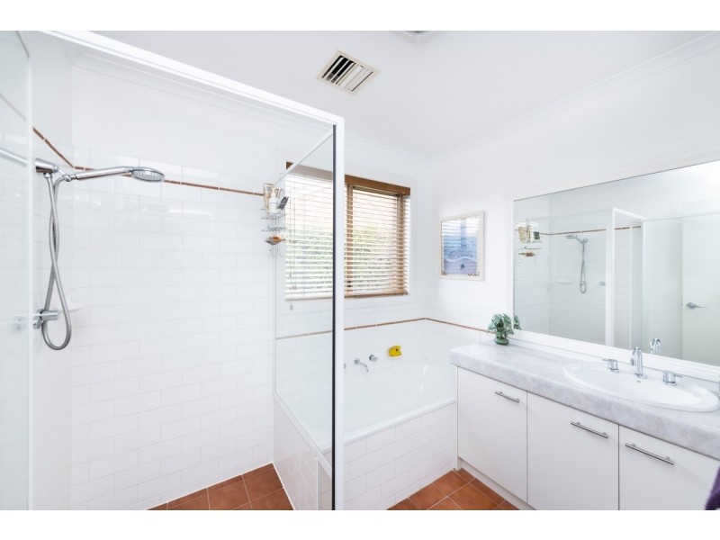 6 Stromlo Place, Jerrabomberra NSW 2619