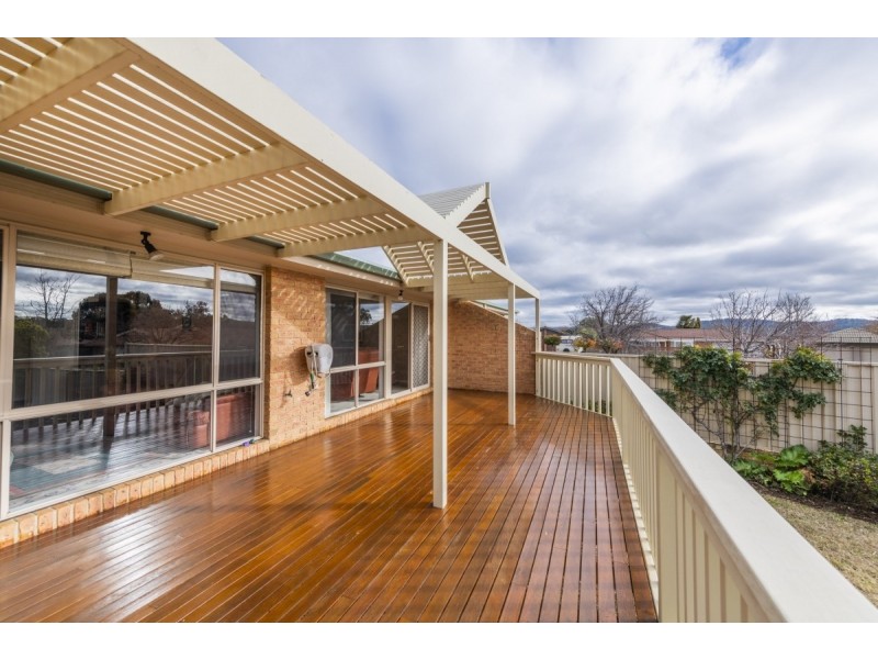 6 Stromlo Place, Jerrabomberra NSW 2619