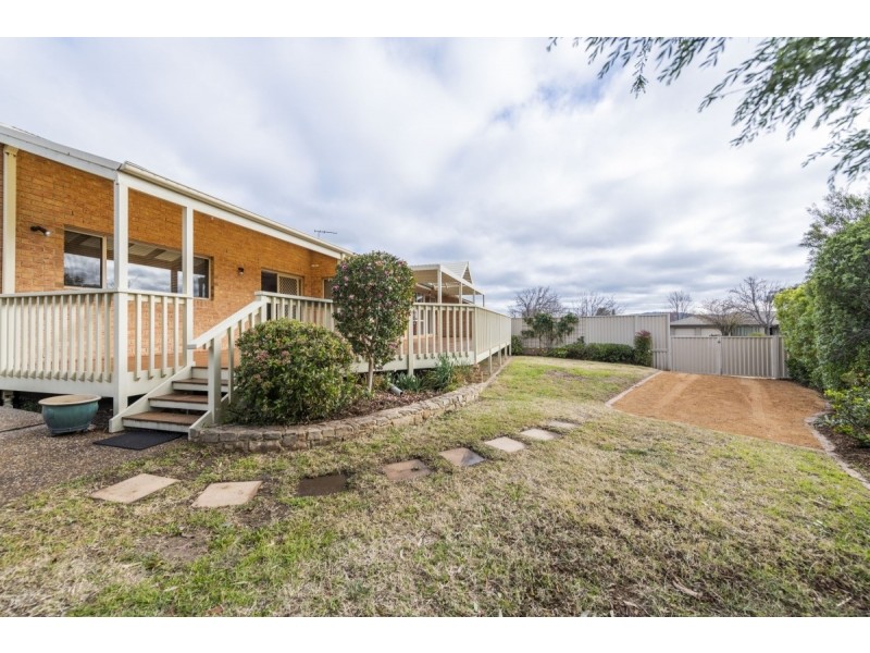 6 Stromlo Place, Jerrabomberra NSW 2619