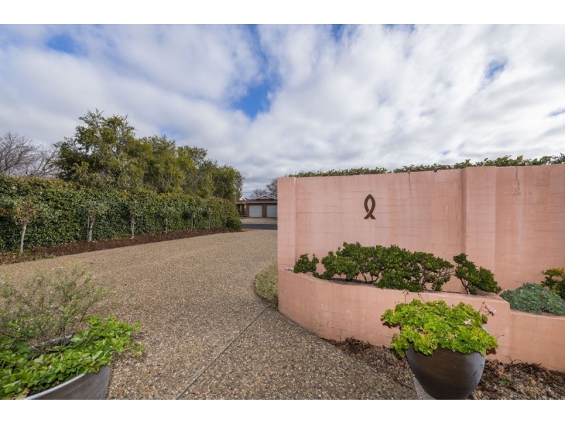 6 Stromlo Place, Jerrabomberra NSW 2619