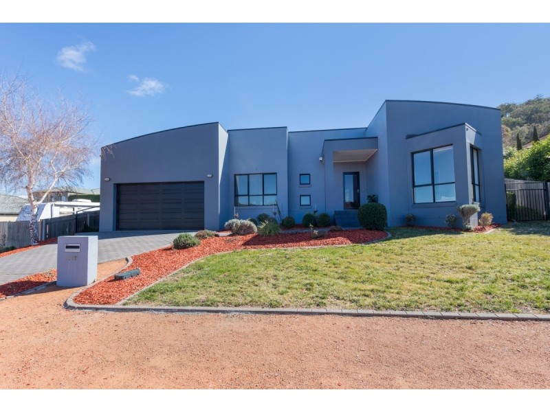 117 Halloran Drive, Jerrabomberra NSW 2619