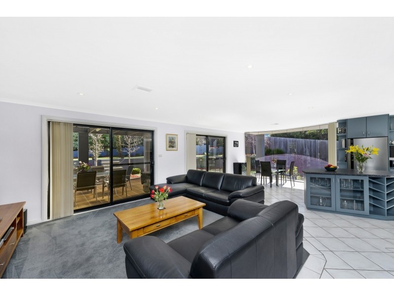 117 Halloran Drive, Jerrabomberra NSW 2619
