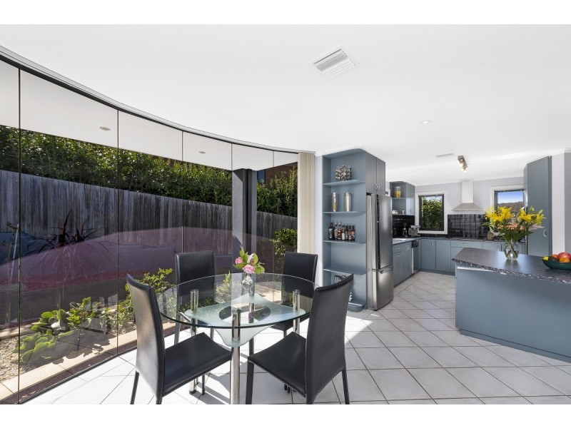 117 Halloran Drive, Jerrabomberra NSW 2619