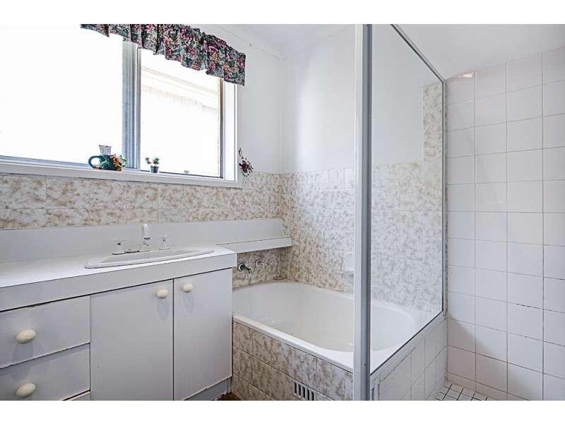 28 Bendora Avenue, Queanbeyan NSW 2620