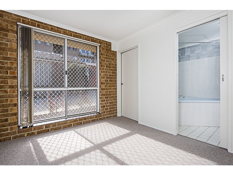 4/30 Mowatt Street, Queanbeyan NSW 2620