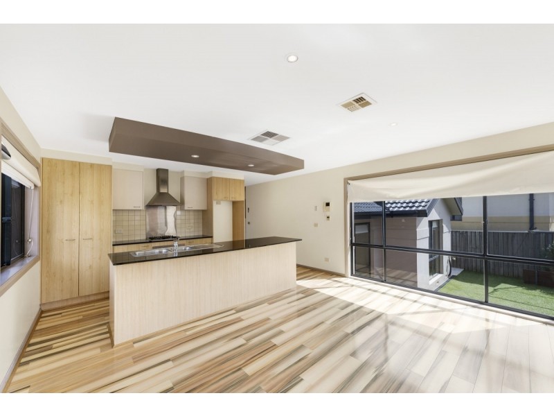 9 Bluestone Gardens, Jerrabomberra NSW 2619