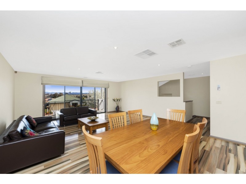 9 Bluestone Gardens, Jerrabomberra NSW 2619