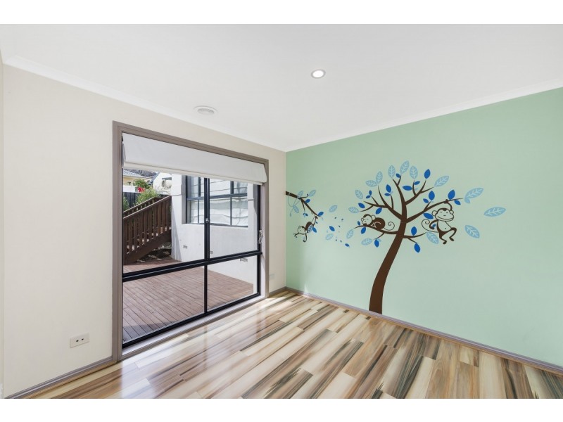 9 Bluestone Gardens, Jerrabomberra NSW 2619