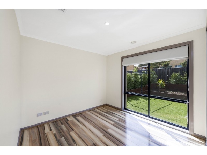 9 Bluestone Gardens, Jerrabomberra NSW 2619