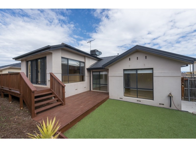 9 Bluestone Gardens, Jerrabomberra NSW 2619