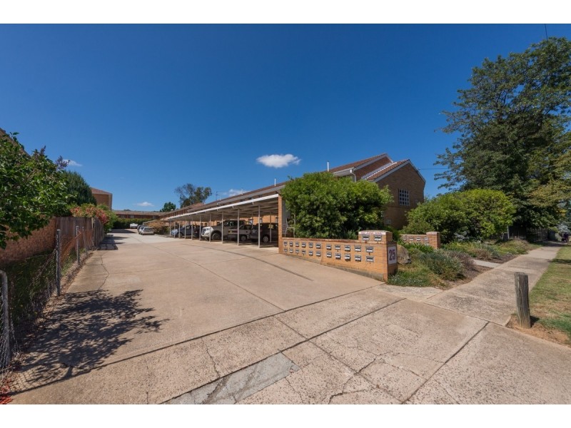 18/25 Macquoid Street, Queanbeyan NSW 2620