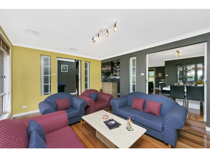 52 Sassafras Crescent, Queanbeyan NSW 2620
