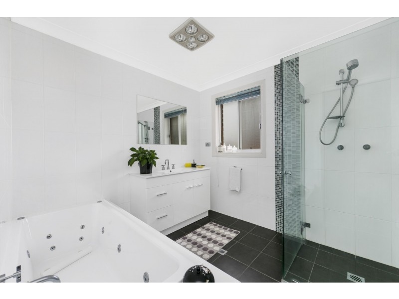 52 Sassafras Crescent, Queanbeyan NSW 2620