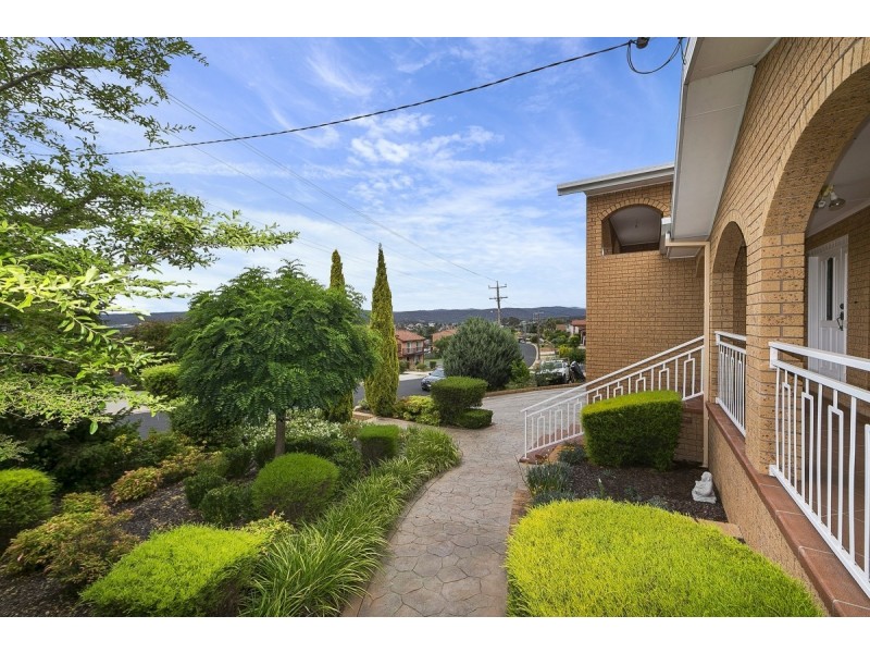 52 Sassafras Crescent, Queanbeyan NSW 2620