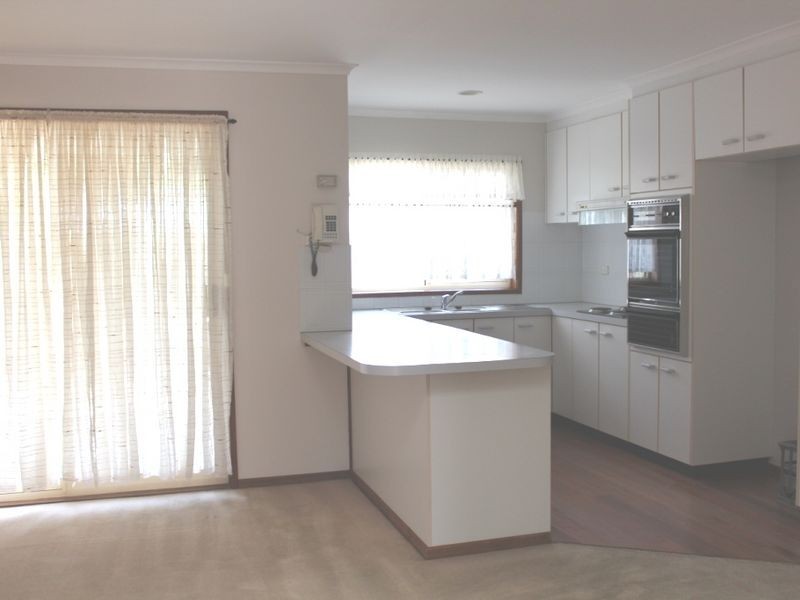 2/4 Surveyor Street, Queanbeyan NSW 2620