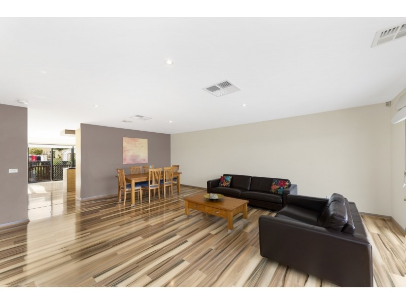 9 Bluestone Gardens, Jerrabomberra NSW 2619