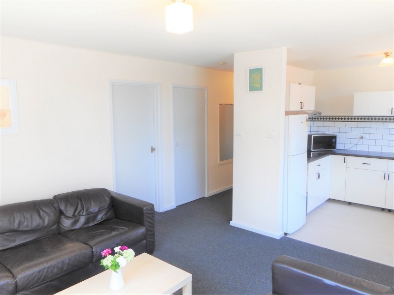 1/6 Stornaway Road, Queanbeyan NSW 2620