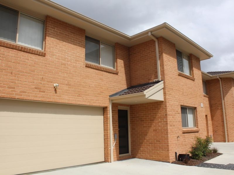 2/11 Adams Street, Queanbeyan NSW 2620