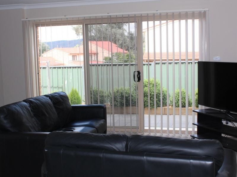 2/11 Adams Street, Queanbeyan NSW 2620