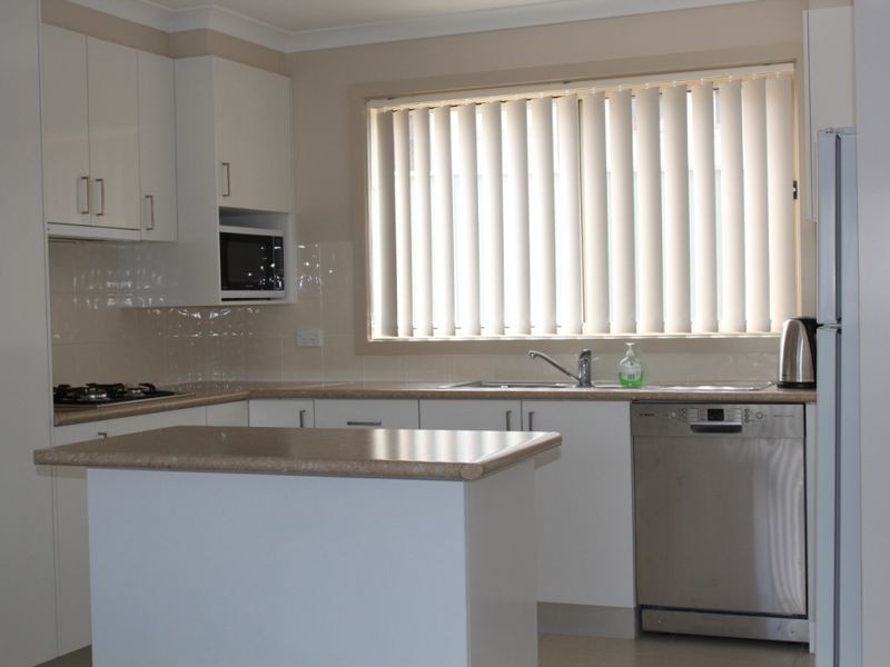 2/11 Adams Street, Queanbeyan NSW 2620