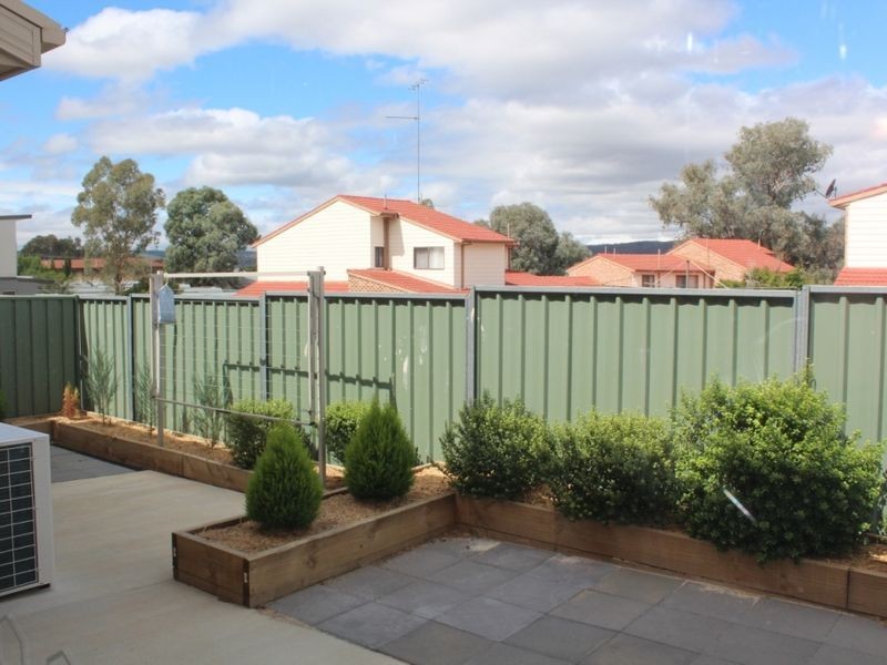 2/11 Adams Street, Queanbeyan NSW 2620