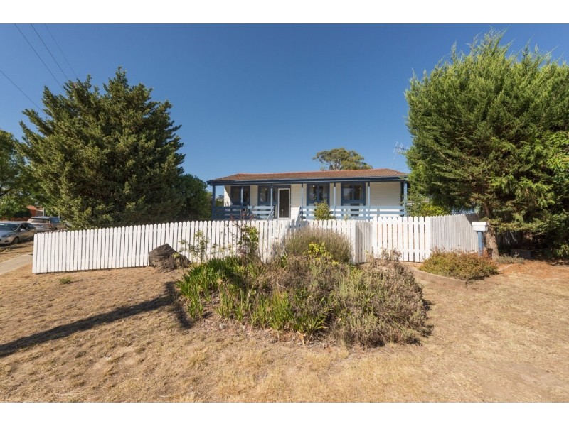 2 Hakea Street, Queanbeyan NSW 2620