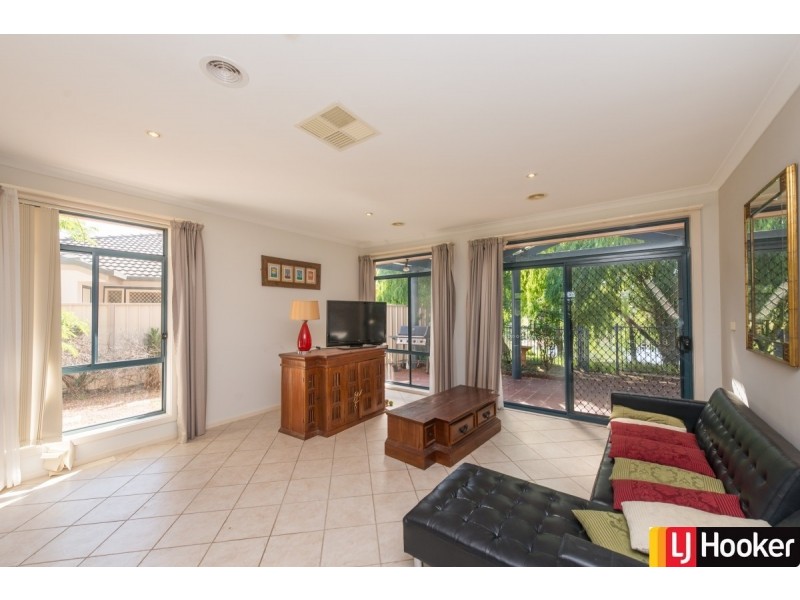 27 Bayside Court, Jerrabomberra NSW 2619