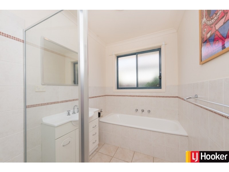 27 Bayside Court, Jerrabomberra NSW 2619