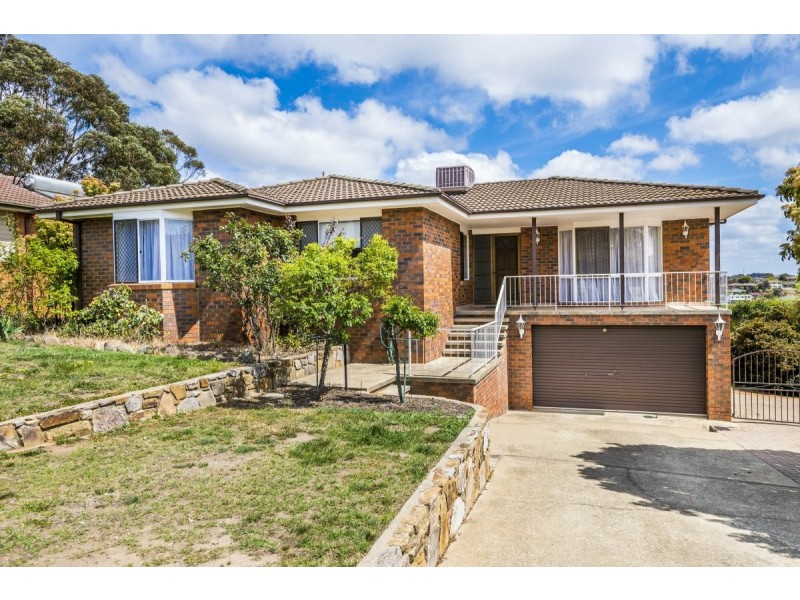 24 Pindari Crescent, Queanbeyan NSW 2620