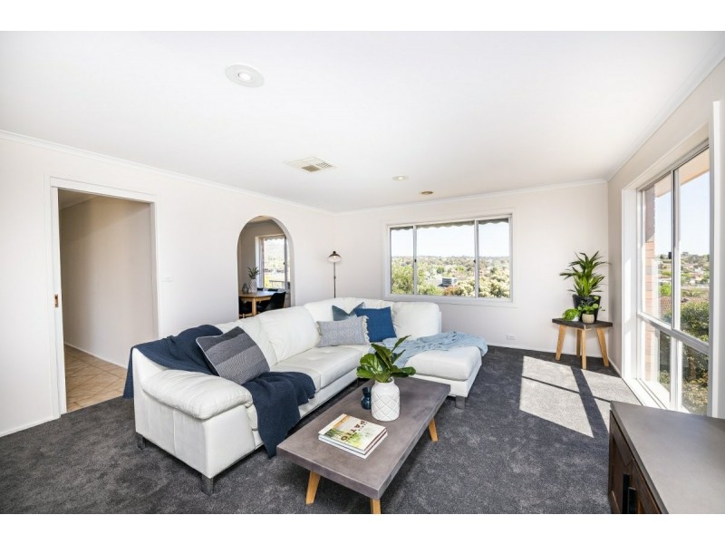 24 Pindari Crescent, Queanbeyan NSW 2620