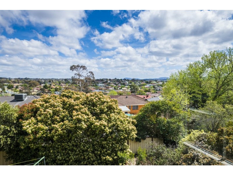 24 Pindari Crescent, Queanbeyan NSW 2620