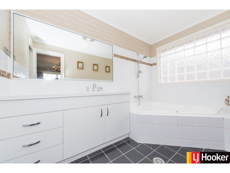 3 Phillip Avenue, Queanbeyan East NSW 2620