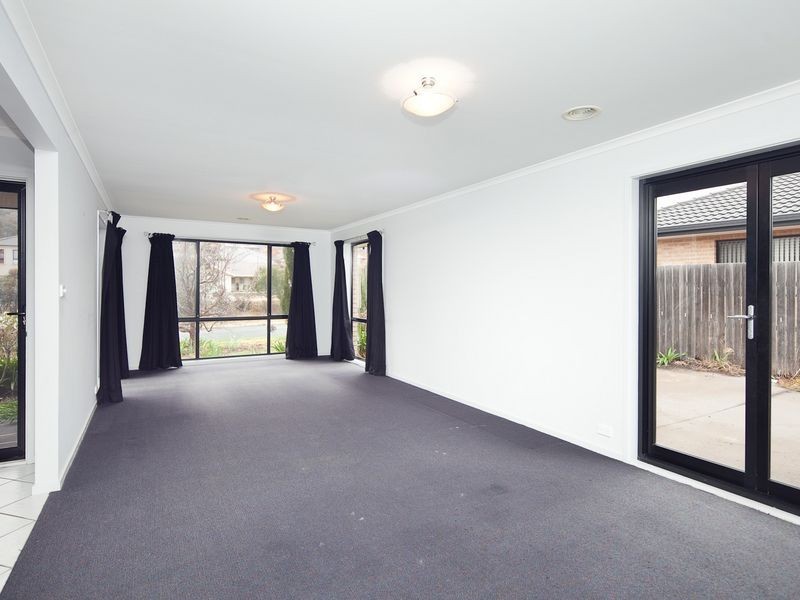 10 Dilwynia Crescent, Jerrabomberra NSW 2619