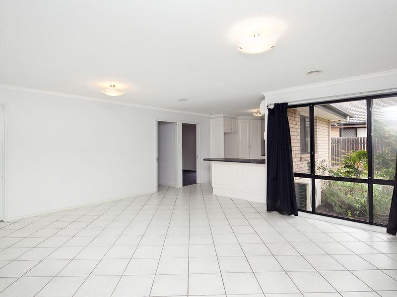 10 Dilwynia Crescent, Jerrabomberra NSW 2619