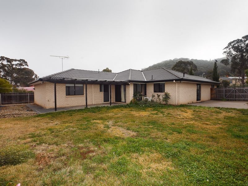 10 Dilwynia Crescent, Jerrabomberra NSW 2619