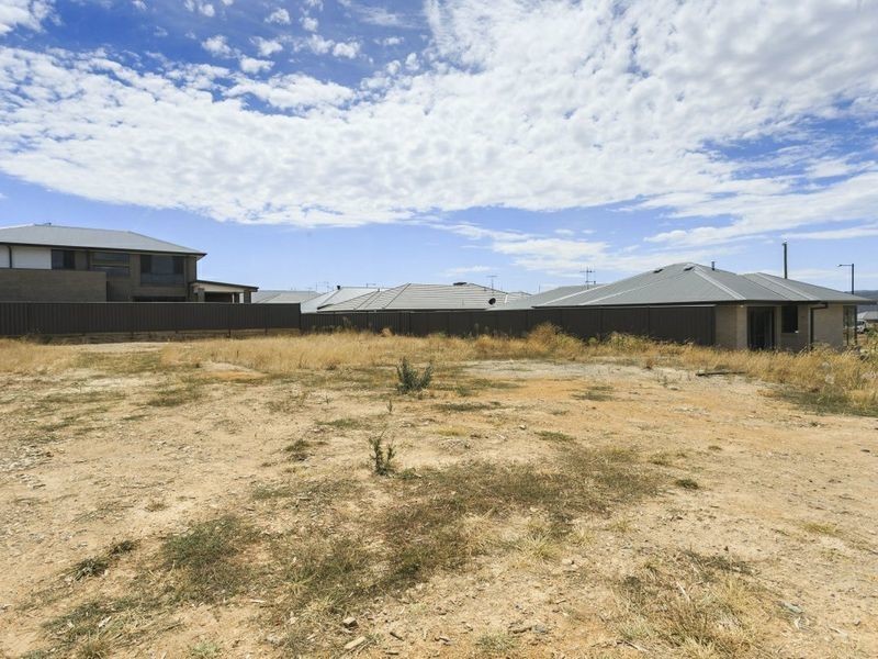 27 Helen Circuit, Googong NSW 2620