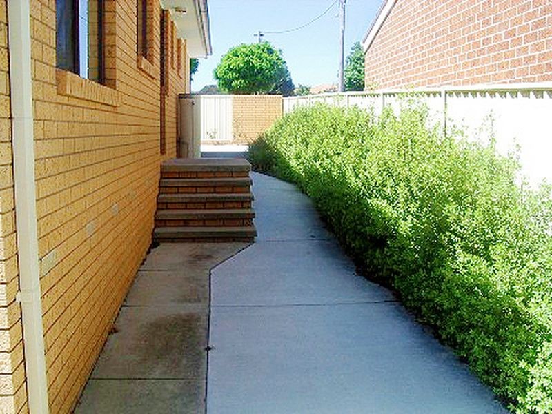 1/24 Mowatt Street, Queanbeyan NSW 2620